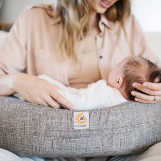 Подушка для кормления ErgoBaby