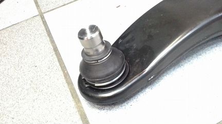 Mitsubishi Lancer 9 рычаг передний MR403419