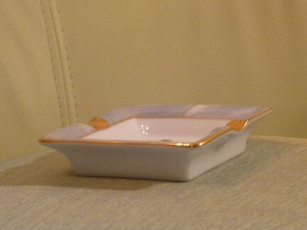 Пепельница фарфоровая (новая)