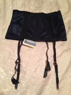 Новый пояс для чулок Triumph