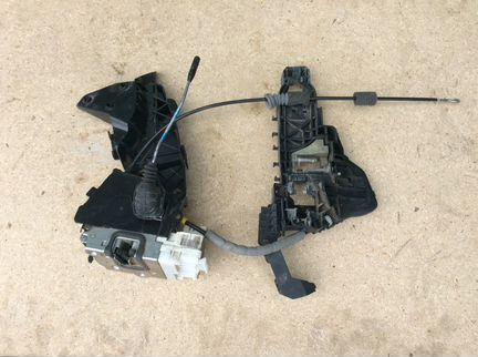 Замок двери задней правой Mercedes W251 R 251