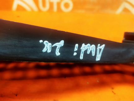 Кронштейн фары правый Audi Q3 1 8U 2011-2018