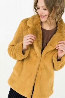 Новое пальто из искусственного меха