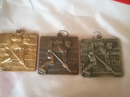 Наградные медали 1975г Хоккей