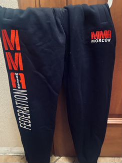 Мужской спортивный костюм