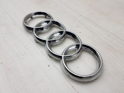 Эмблема решетки радиатора Audi A4 B7 BFB 2006
