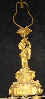 Антикварная настольная лампа Путти с цветком