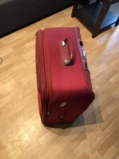 Чемодан на колесах samsonite