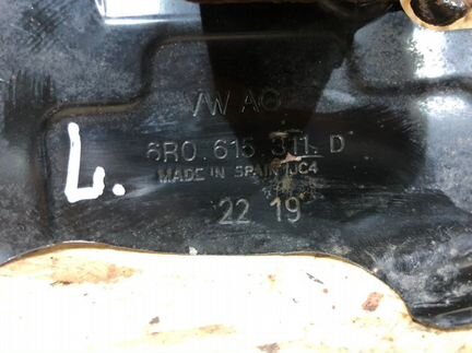 Поворотный кулак передний левый Skoda Rapid