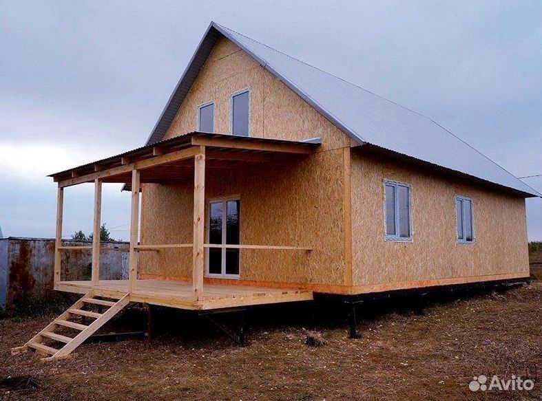 Веранда к дому из сип панелей на винтовых сваях