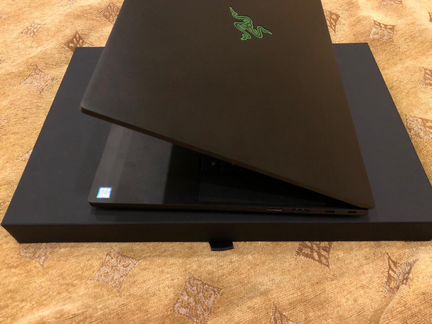 Razer Blade 15 240HZ/RTX 2070/i7-9750H