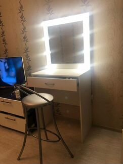 Гримерный столик с ящиком