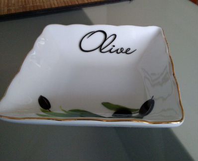 Тарелка для оливок, чашки, другая посуда