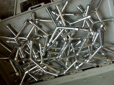 Ключи, отвертки, пассатижи и т. д