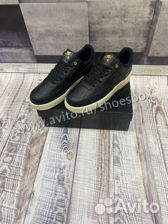 Кожаные кроссовки Nike Air Force