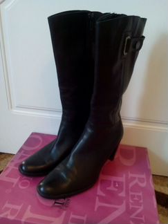 Классические черные кожаные сапожки