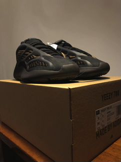 Кроссовки adidas yeezy boost 700 v3