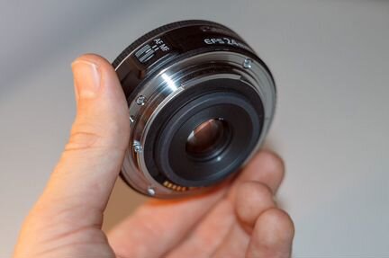 Объектив Canon EF-S 24mm f2.8 STM