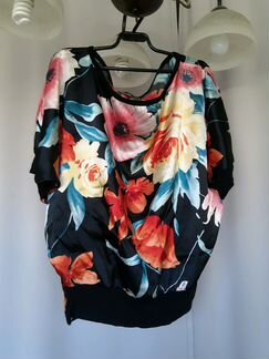 Короткая атласная блузка