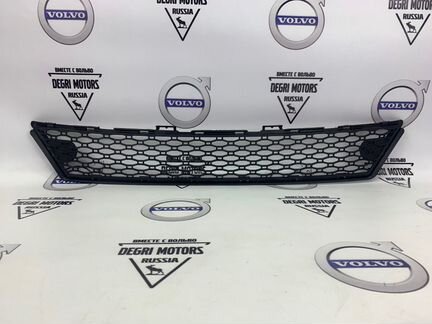 Решетка переднего бампера нижняя Volvo XC70 08-16