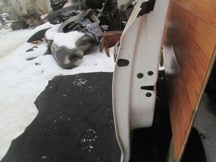 Передняя левая дверь Skoda Rapid 2015 года