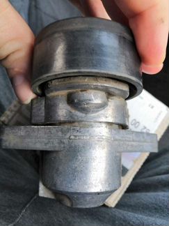 Продам Натяжной Механизм Приводного ремня на Рено