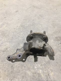 Кулак ступица передняя правая Nissan Almera N16