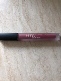 Жидкая матовая помада для губ от Huda Beauty