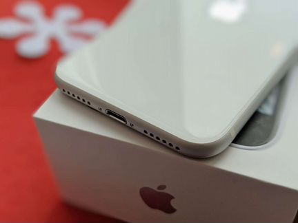 iPhone SE 2020 в белом цвете, идеал