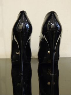 Черные лаковые туфли