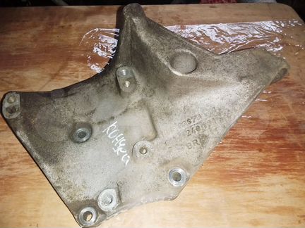 Кронштейн кондиционера Opel Vectra B 2.5