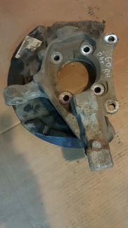 Передний правый кулак Volvo S60 06-09г