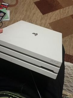 PS4 pro white