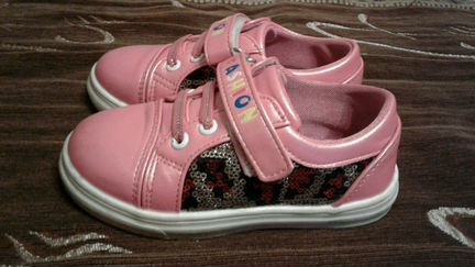 Кроссовки размер 26