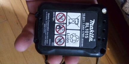 Акб и зарядка для шурика makita. торг