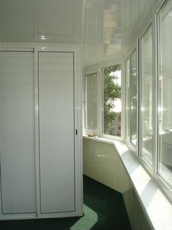 Пластиковое окно Rehau трехстворчатое 1900х1400