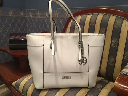 Сумка Guess белая