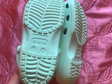 Кроксы ориг Crocs m7w9 электрик ментол