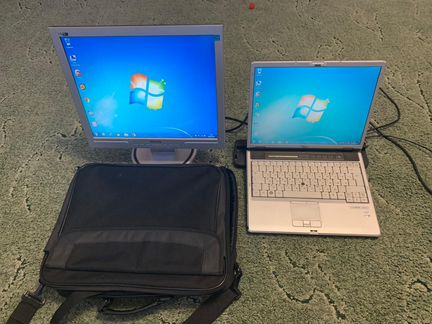 Ноутбук с панелью расширения и монитором